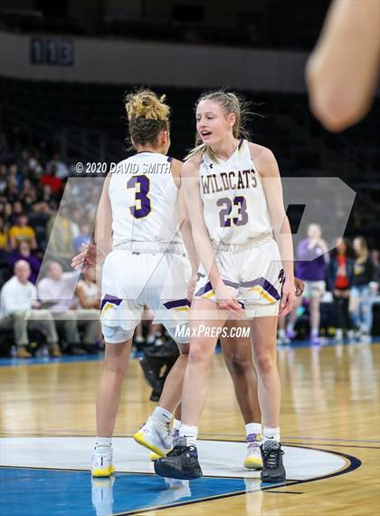 Thumbnail 3 in Lee's Summit West vs. Blue Springs (MSHSAA Class 5 Sectional) photogallery.