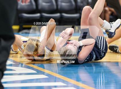 Thumbnail 3 in Lee's Summit West vs. Blue Springs (MSHSAA Class 5 Sectional) photogallery.