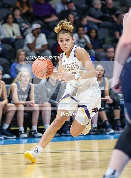 Thumbnail 2 in Lee's Summit West vs. Blue Springs (MSHSAA Class 5 Sectional) photogallery.