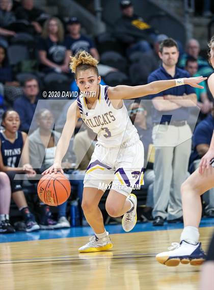 Thumbnail 1 in Lee's Summit West vs. Blue Springs (MSHSAA Class 5 Sectional) photogallery.