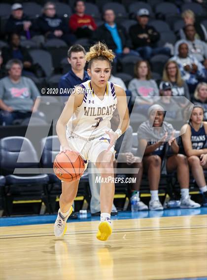 Thumbnail 2 in Lee's Summit West vs. Blue Springs (MSHSAA Class 5 Sectional) photogallery.
