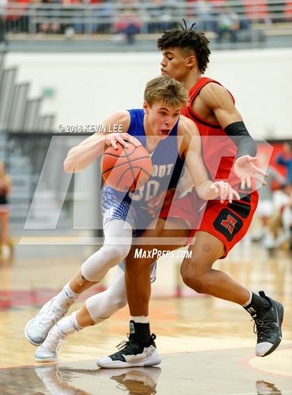 Thumbnail 3 in Fremont vs. American Fork (Utah Elite 8) photogallery.