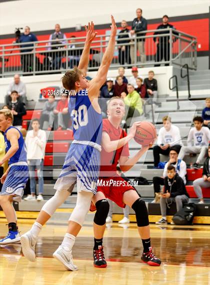 Thumbnail 3 in Fremont vs. American Fork (Utah Elite 8) photogallery.