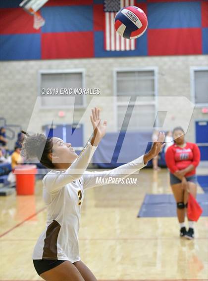 Thumbnail 1 in El Camino vs Central (Montgomery Varsity Tournament) photogallery.