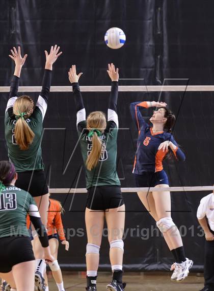 Thumbnail 1 in Carson vs. Cardinal Gibbons (NCHSAA 3A Final) photogallery.