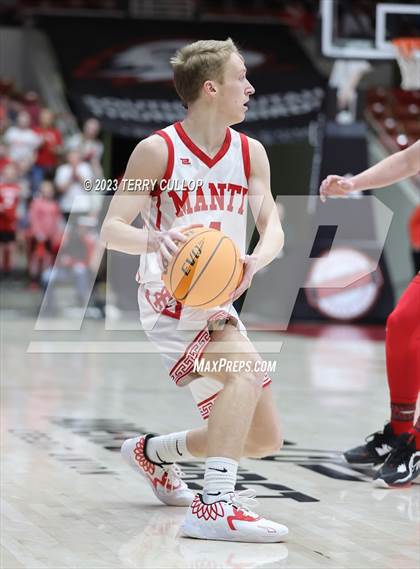 Thumbnail 1 in Manti vs. Grantsville (UHSAA 3A Semifinal) photogallery.