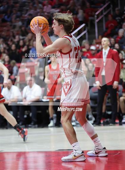 Thumbnail 2 in Manti vs. Grantsville (UHSAA 3A Semifinal) photogallery.