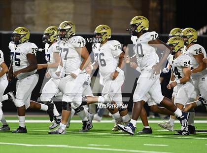 Thumbnail 2 in Klein Collins vs. Cypress Woods (UIL 6A Football Bi-District Playoff) photogallery.