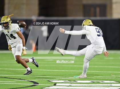 Thumbnail 3 in Klein Collins vs. Cypress Woods (UIL 6A Football Bi-District Playoff) photogallery.