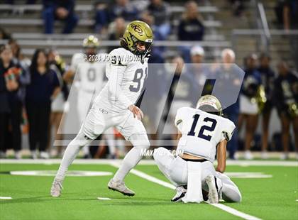 Thumbnail 3 in Klein Collins vs. Cypress Woods (UIL 6A Football Bi-District Playoff) photogallery.