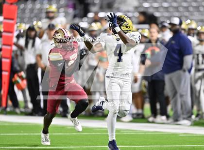 Thumbnail 2 in Klein Collins vs. Cypress Woods (UIL 6A Football Bi-District Playoff) photogallery.