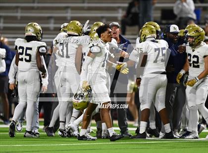 Thumbnail 1 in Klein Collins vs. Cypress Woods (UIL 6A Football Bi-District Playoff) photogallery.