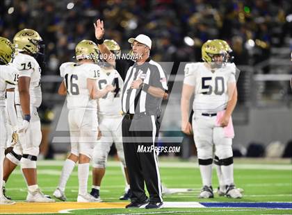 Thumbnail 2 in Klein Collins vs. Cypress Woods (UIL 6A Football Bi-District Playoff) photogallery.