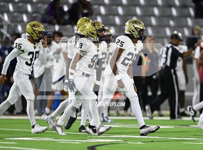 Thumbnail 2 in Klein Collins vs. Cypress Woods (UIL 6A Football Bi-District Playoff) photogallery.