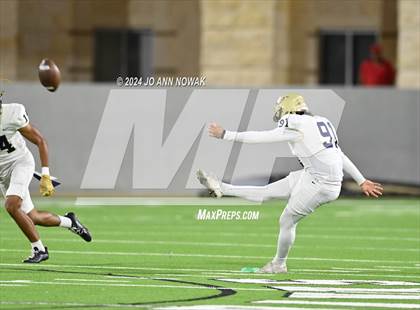 Thumbnail 2 in Klein Collins vs. Cypress Woods (UIL 6A Football Bi-District Playoff) photogallery.