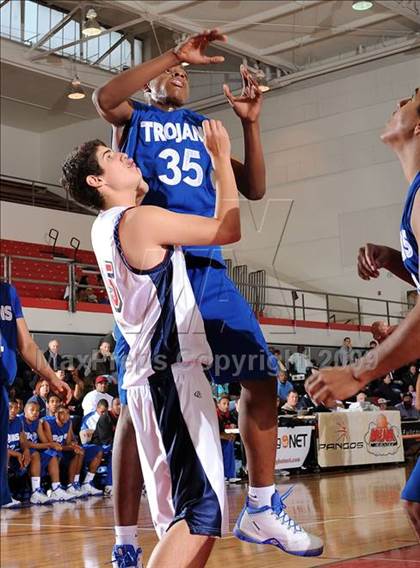 Thumbnail 3 in Lutheran vs. Brentwood (2009 Pangos Dream Classic) photogallery.