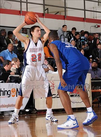 Thumbnail 3 in Lutheran vs. Brentwood (2009 Pangos Dream Classic) photogallery.