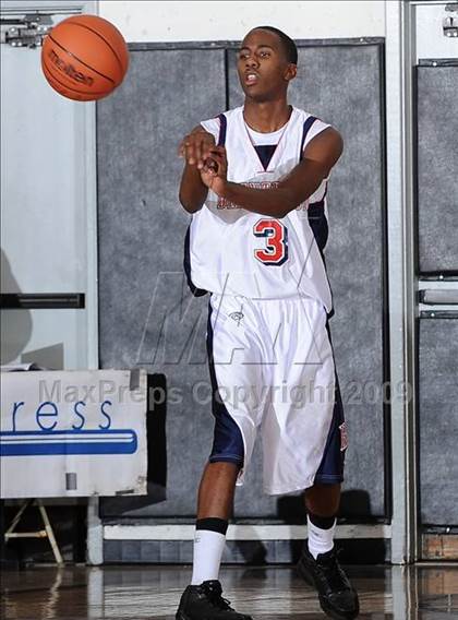 Thumbnail 3 in Lutheran vs. Brentwood (2009 Pangos Dream Classic) photogallery.