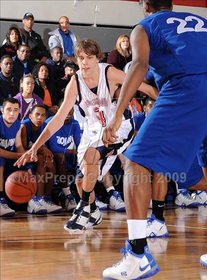 Thumbnail 2 in Lutheran vs. Brentwood (2009 Pangos Dream Classic) photogallery.