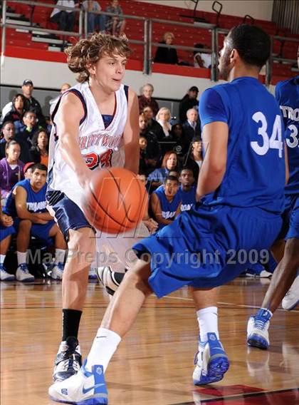 Thumbnail 1 in Lutheran vs. Brentwood (2009 Pangos Dream Classic) photogallery.