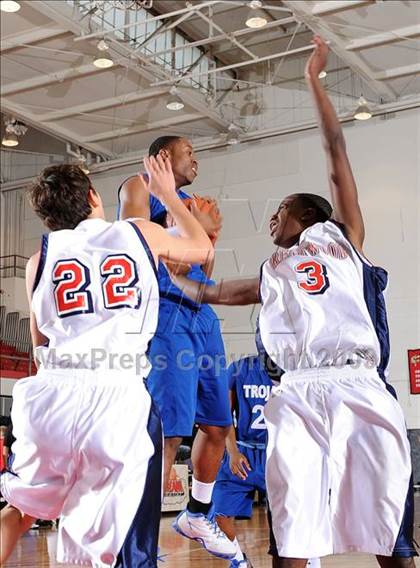 Thumbnail 3 in Lutheran vs. Brentwood (2009 Pangos Dream Classic) photogallery.