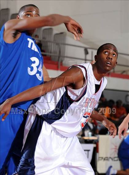 Thumbnail 3 in Lutheran vs. Brentwood (2009 Pangos Dream Classic) photogallery.