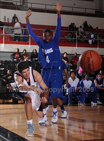 Thumbnail 3 in Lutheran vs. Brentwood (2009 Pangos Dream Classic) photogallery.