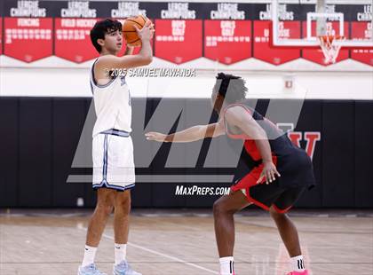 Thumbnail 2 in Corona Del Mar vs Coronado (Harvard-Westlake Winter Showcase) photogallery.