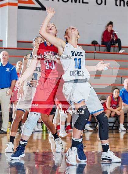 Thumbnail 2 in Davis vs. St. Ignatius (Roseville Elite Showcase) photogallery.