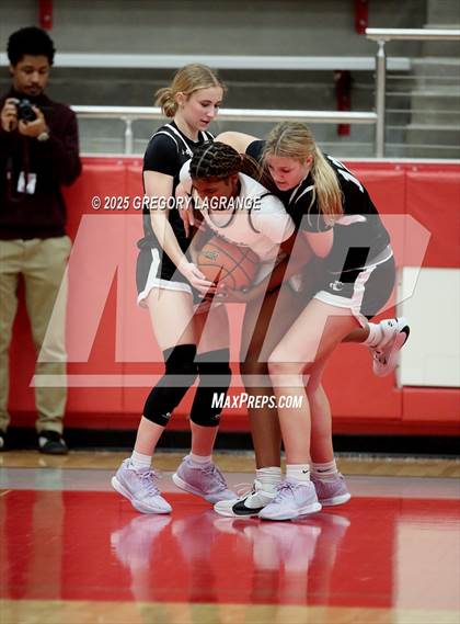 Thumbnail 1 in Lamar vs Guyer (UIL 6A Area Playoffs Division 2) photogallery.