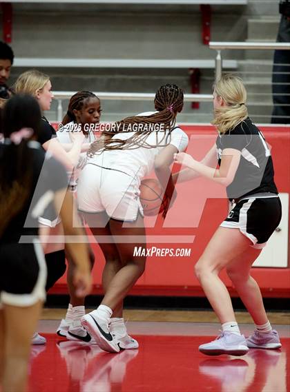Thumbnail 2 in Lamar vs Guyer (UIL 6A Area Playoffs Division 2) photogallery.