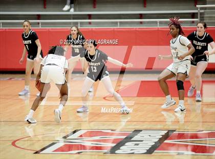 Thumbnail 3 in Lamar vs Guyer (UIL 6A Area Playoffs Division 2) photogallery.