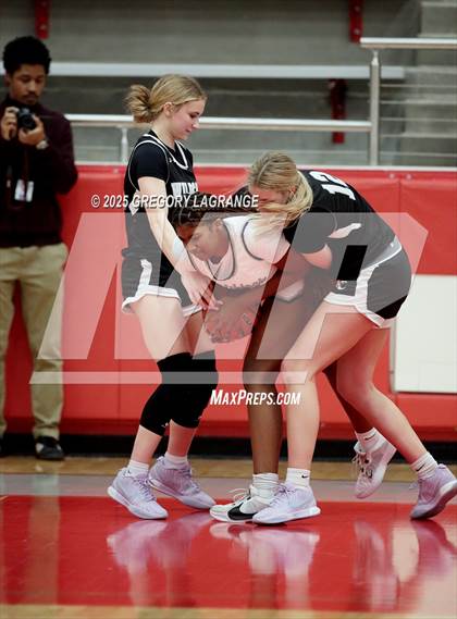 Thumbnail 3 in Lamar vs Guyer (UIL 6A Area Playoffs Division 2) photogallery.