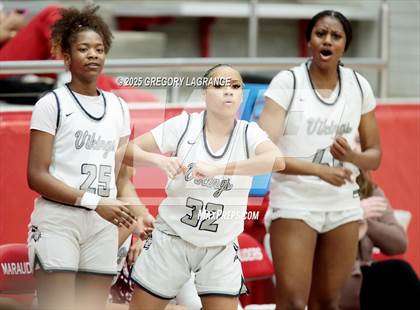 Thumbnail 1 in Lamar vs Guyer (UIL 6A Area Playoffs Division 2) photogallery.