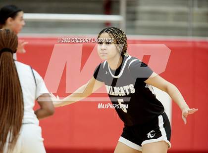 Thumbnail 3 in Lamar vs Guyer (UIL 6A Area Playoffs Division 2) photogallery.