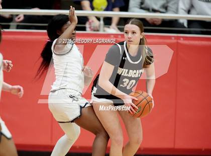 Thumbnail 2 in Lamar vs Guyer (UIL 6A Area Playoffs Division 2) photogallery.