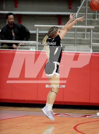 Thumbnail 1 in Lamar vs Guyer (UIL 6A Area Playoffs Division 2) photogallery.
