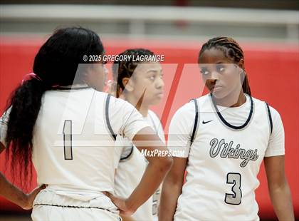 Thumbnail 3 in Lamar vs Guyer (UIL 6A Area Playoffs Division 2) photogallery.