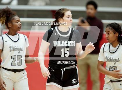 Thumbnail 2 in Lamar vs Guyer (UIL 6A Area Playoffs Division 2) photogallery.