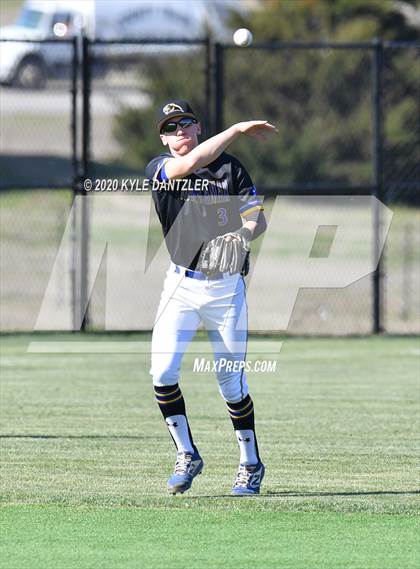 Thumbnail 3 in North Lamar vs Durant (Joe Moore Invitational) photogallery.