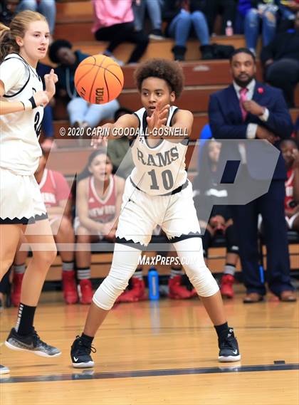 Thumbnail 2 in New Bern vs. Havelock (Toyota of New Bern Craven County Holiday Hoops Tournament) photogallery.