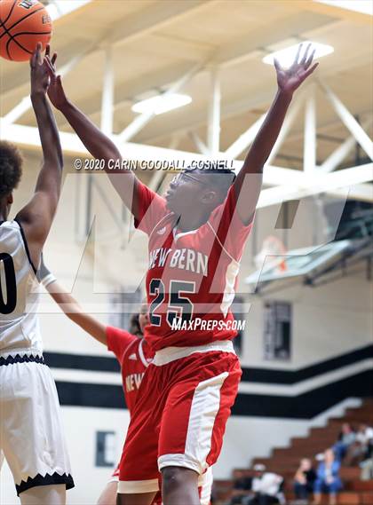 Thumbnail 1 in New Bern vs. Havelock (Toyota of New Bern Craven County Holiday Hoops Tournament) photogallery.