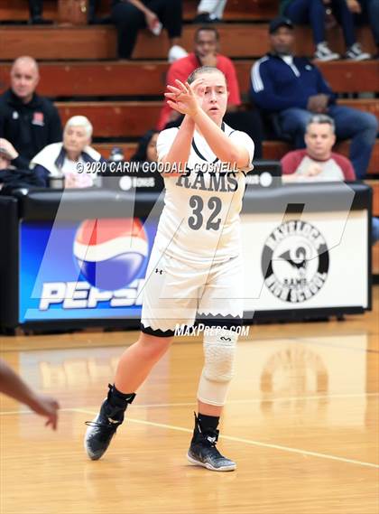 Thumbnail 2 in New Bern vs. Havelock (Toyota of New Bern Craven County Holiday Hoops Tournament) photogallery.