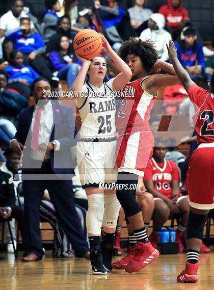 Thumbnail 2 in New Bern vs. Havelock (Toyota of New Bern Craven County Holiday Hoops Tournament) photogallery.