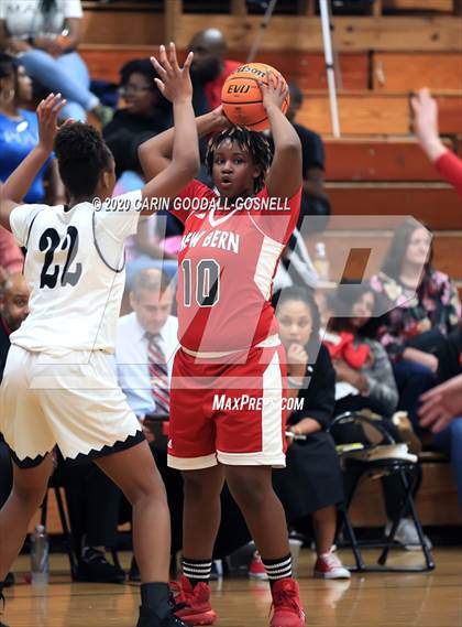 Thumbnail 3 in New Bern vs. Havelock (Toyota of New Bern Craven County Holiday Hoops Tournament) photogallery.
