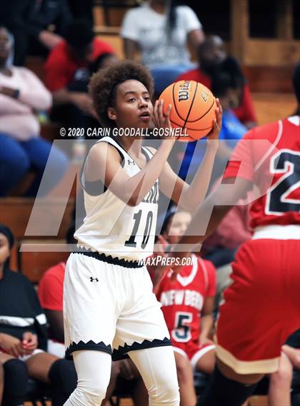 Thumbnail 2 in New Bern vs. Havelock (Toyota of New Bern Craven County Holiday Hoops Tournament) photogallery.