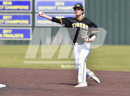 Thumbnail 2 in Mt. Pleasant vs Van (Sunnyvale Invitational) photogallery.