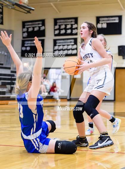 Thumbnail 2 in South Davidson vs Trinity (Davidson-Randolph Christmas Classic) photogallery.