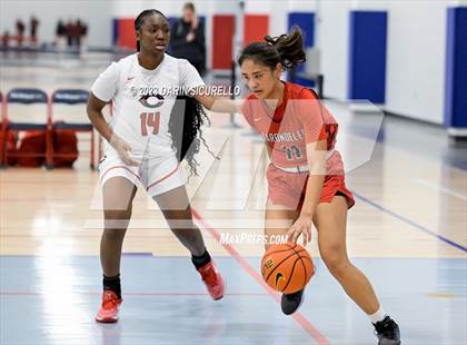 Thumbnail 1 in Carondelet vs. Centennial  (Nike Tournament of Champions) photogallery.