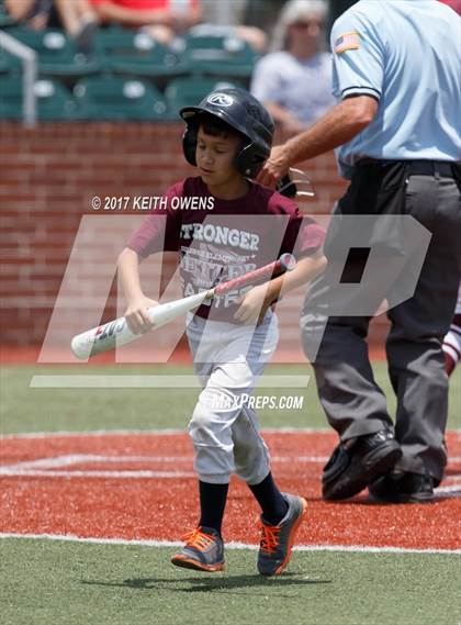 Thumbnail 3 in Bridge City vs. Silsbee  (UIL 4A Region 3 Quarterfinal) photogallery.